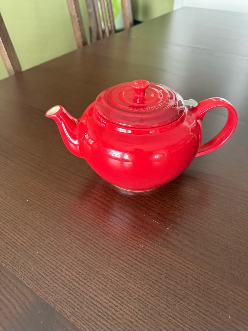 Le Creuset NWT Short Round Teapot with Stainless Steel Infuser – Cerise